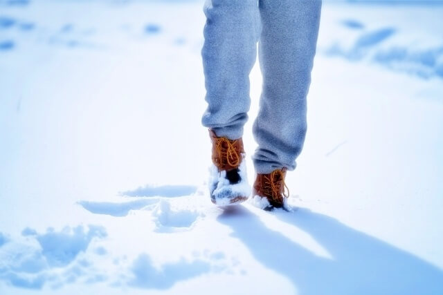 レインブーツは雪で滑る？雪道を歩くときの注意点！滑り止め付きの 