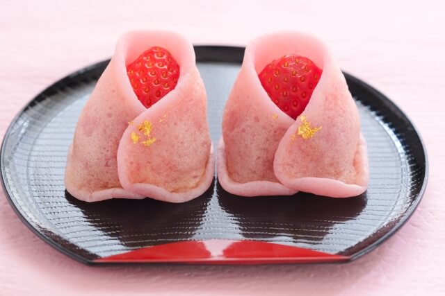 ひな祭りに桜餅を食べる理由は？意味や由来を紹介！なぜピンクなの？
